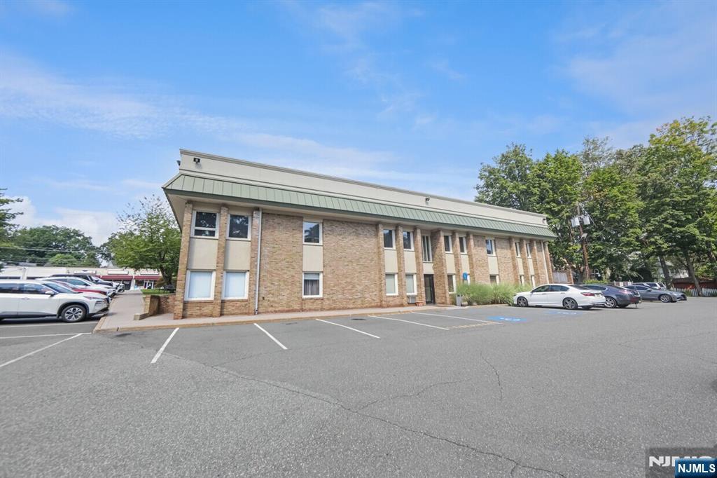 385 Maple Avenue, Glen Rock, NJ 07452 Listing Photo  14