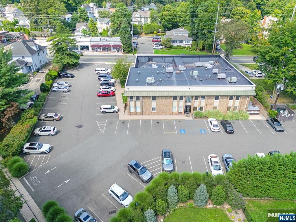 385 Maple Avenue - Photo 3