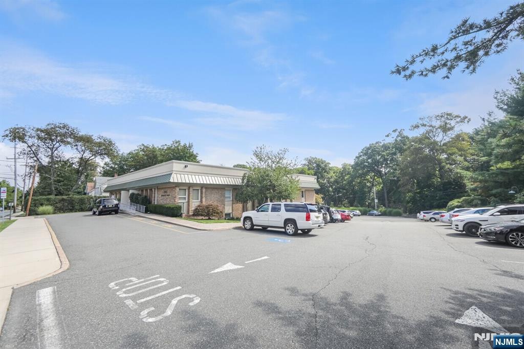 385 Maple Avenue, Glen Rock, NJ 07452 Listing Photo  6
