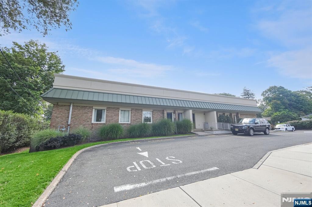 385 Maple Avenue, Glen Rock, NJ 07452 Listing Photo  8