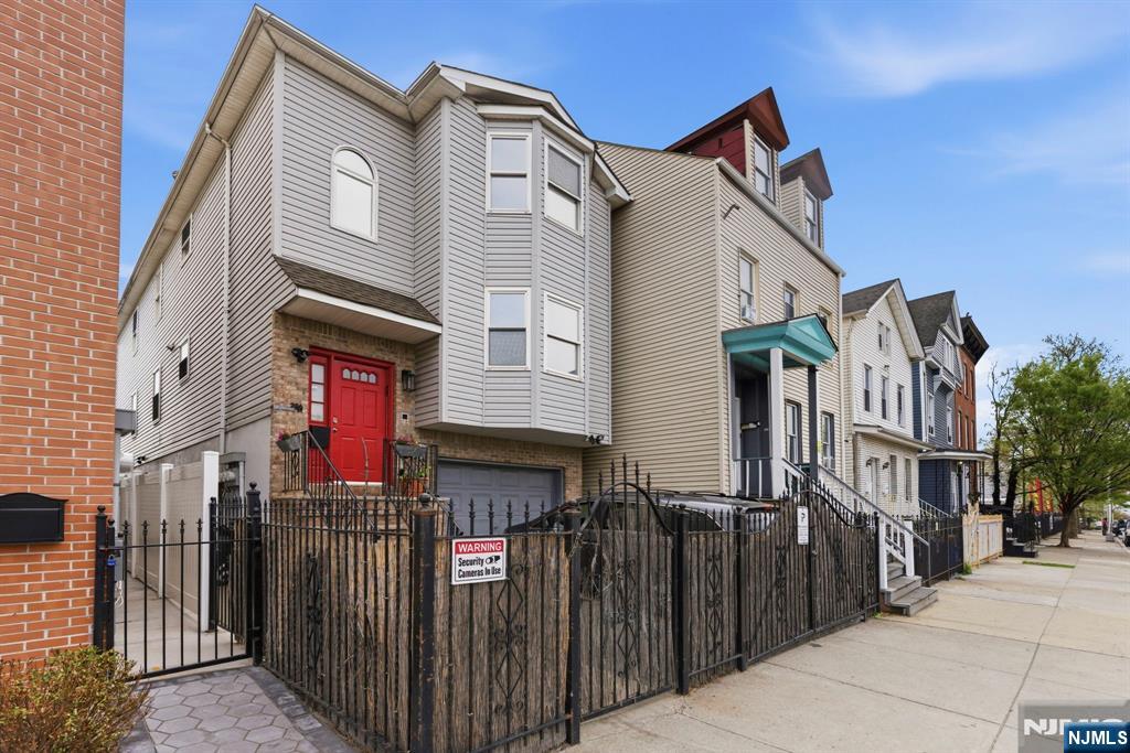 286 Broad Street - Photo 2