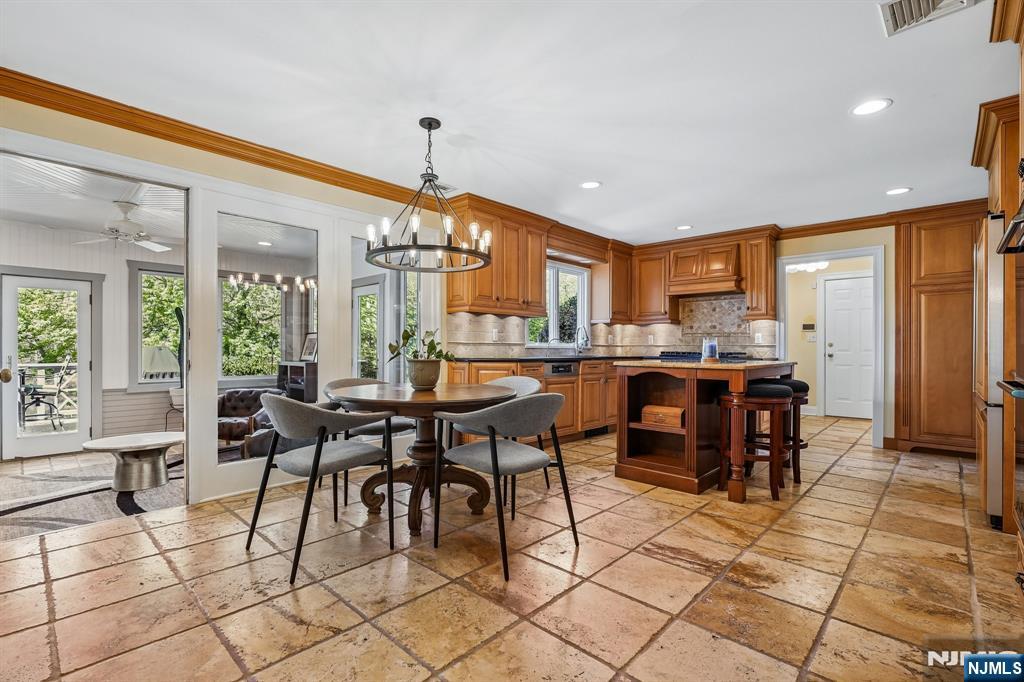 372 Lakeview Drive — photo 10