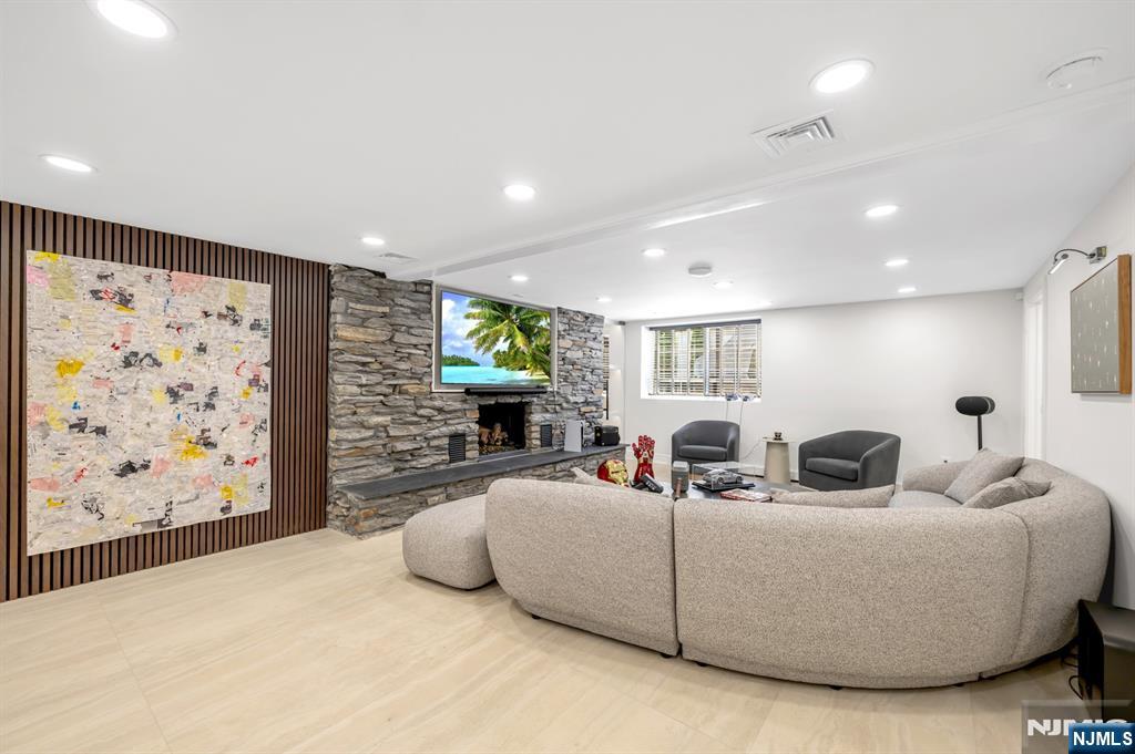 22 Berkshire Place, Englewood Cliffs, NJ 07632 Listing Photo  26