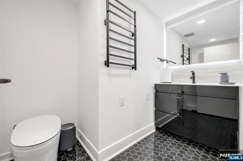 22 Berkshire Place, Englewood Cliffs, NJ 07632 Listing Photo  38