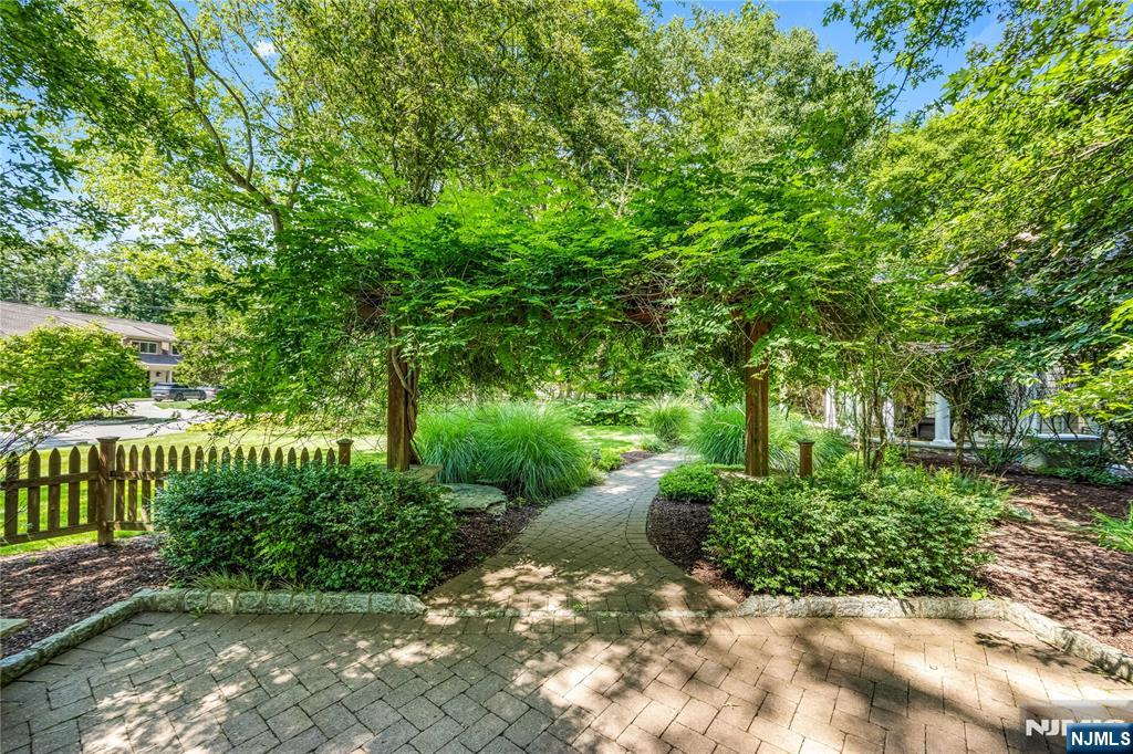 8 White Pine Road - Photo 4