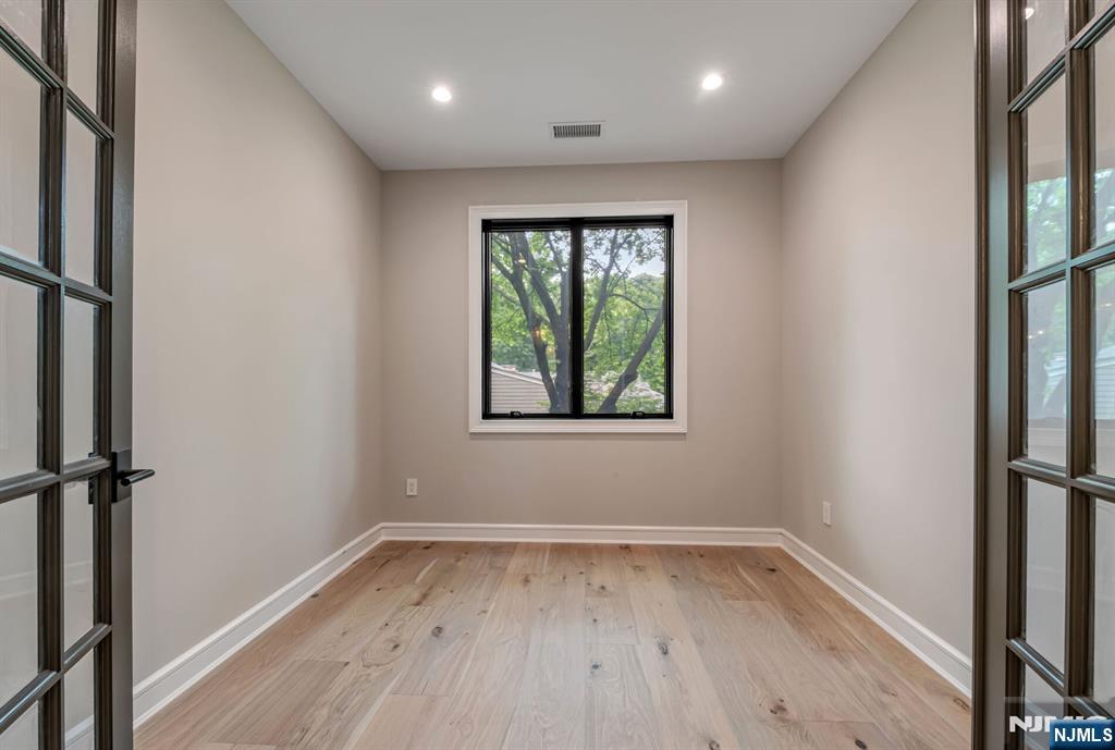 455 Sunset Avenue — photo 19