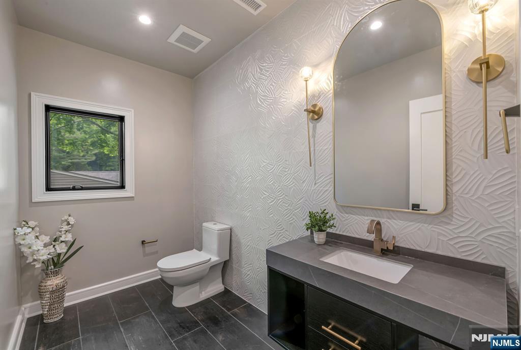 455 Sunset Avenue — photo 20