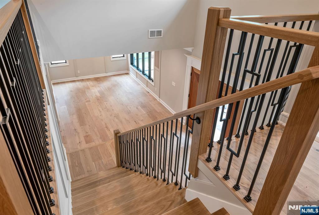 455 Sunset Avenue — photo 30