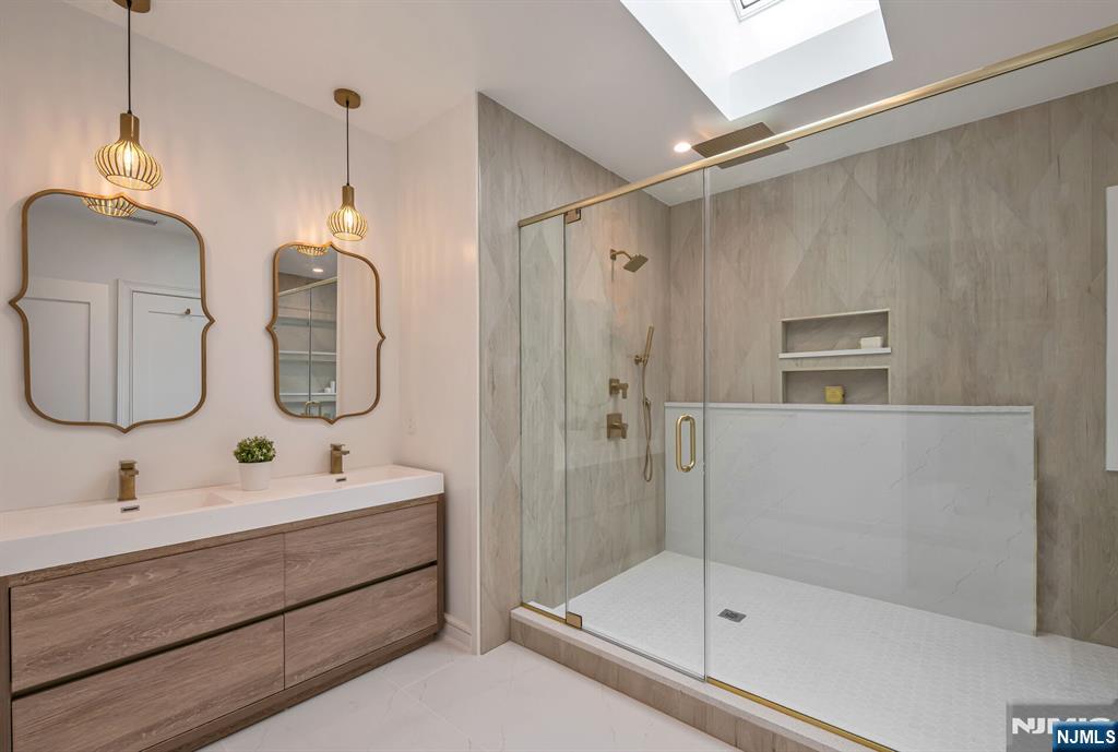 455 Sunset Avenue — photo 33
