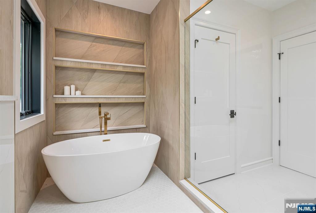 455 Sunset Avenue — photo 35
