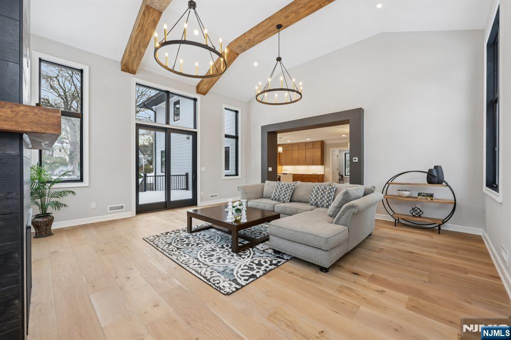 455 Sunset Avenue — photo 6