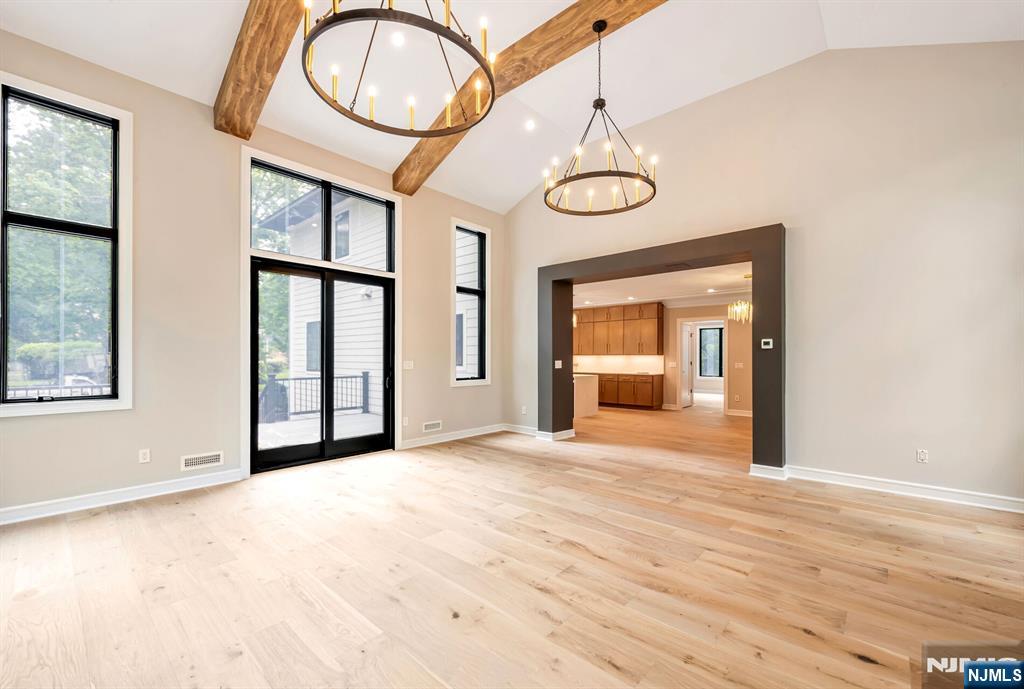 455 Sunset Avenue — photo 8