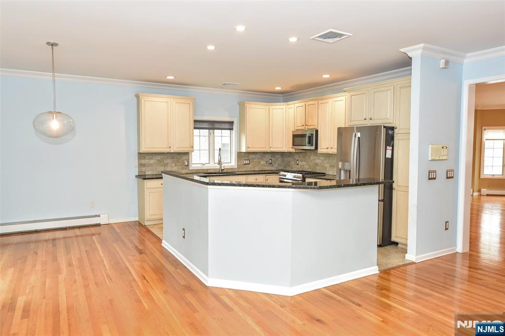 15 Sherbrooke, Saddle River, NJ 07458 Listing Photo  11