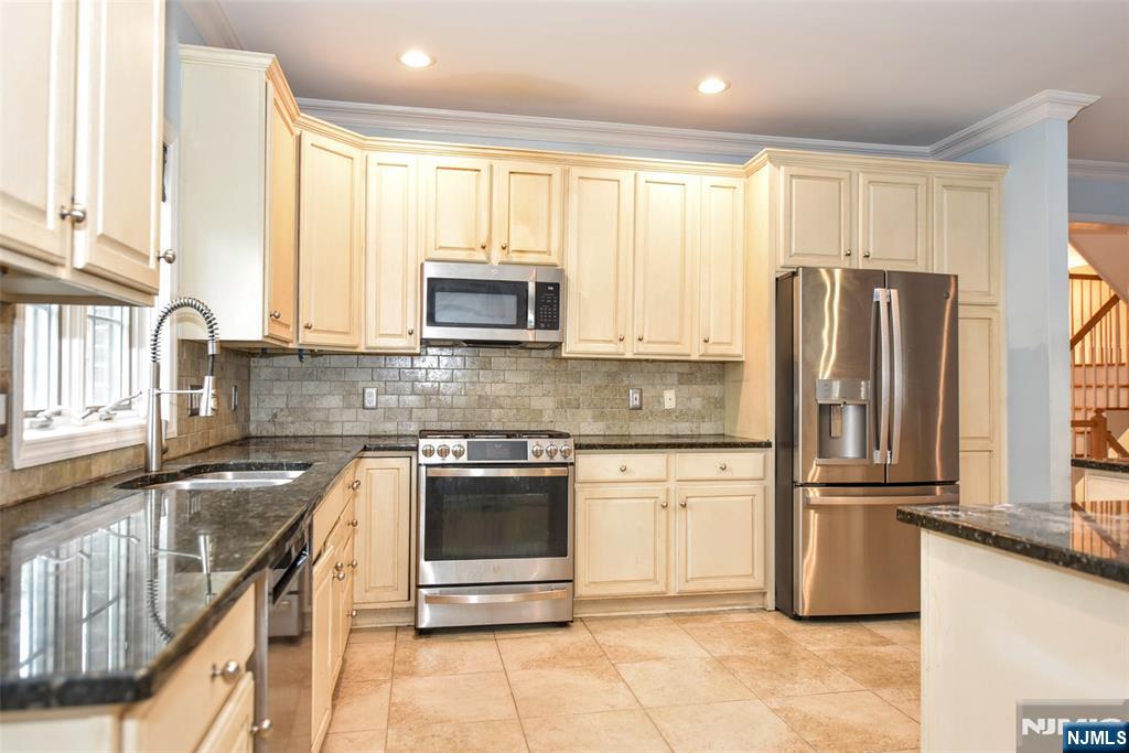 15 Sherbrooke, Saddle River, NJ 07458 Listing Photo  13