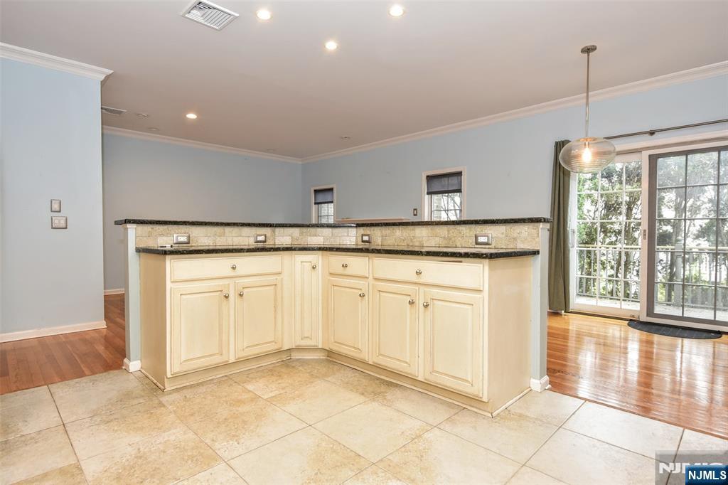 15 Sherbrooke, Saddle River, NJ 07458 Listing Photo  14