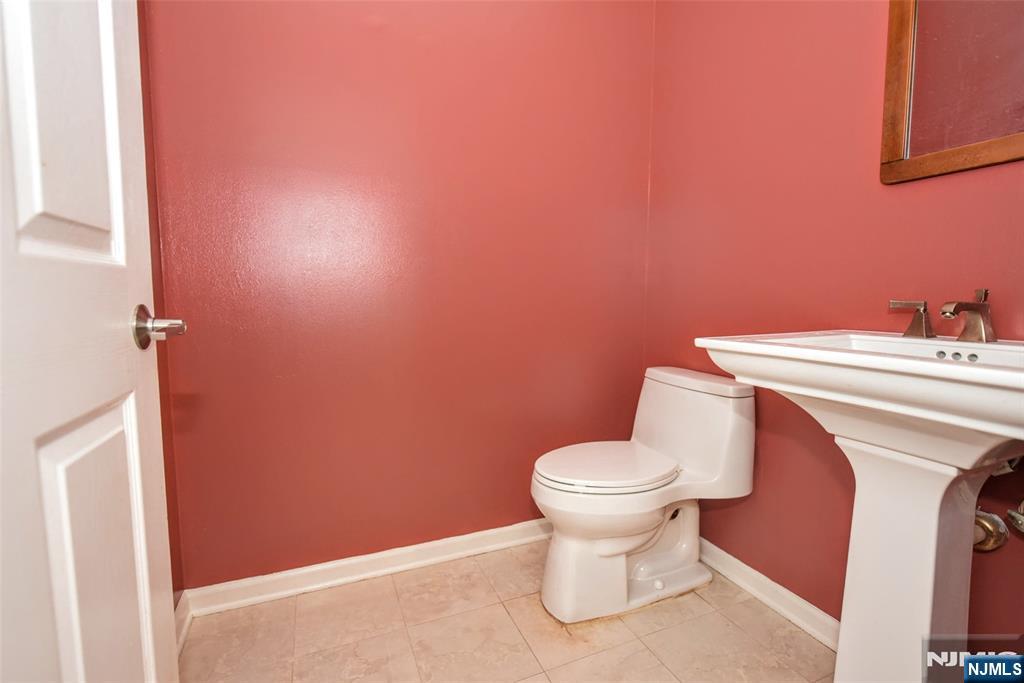 15 Sherbrooke, Saddle River, NJ 07458 Listing Photo  17