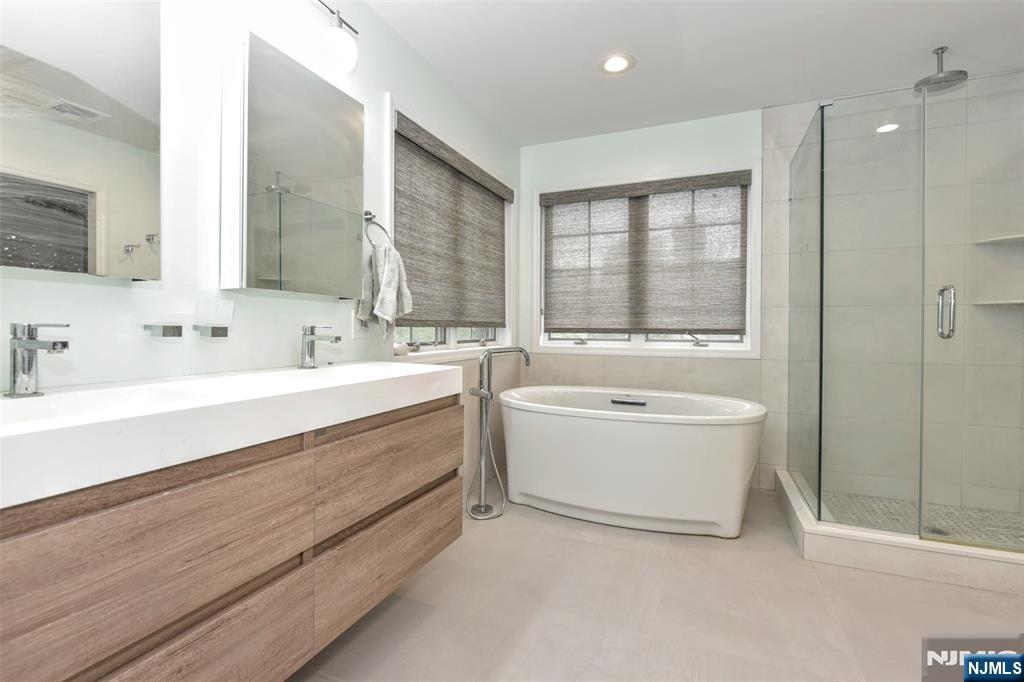 15 Sherbrooke, Saddle River, NJ 07458 Listing Photo  23