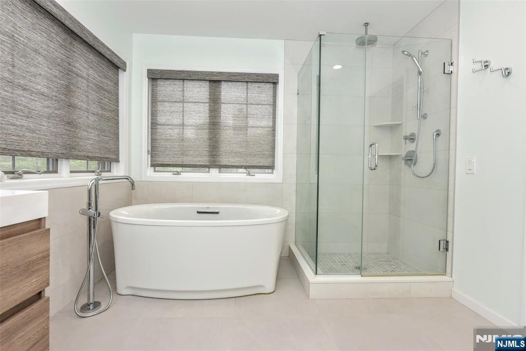 15 Sherbrooke, Saddle River, NJ 07458 Listing Photo  24