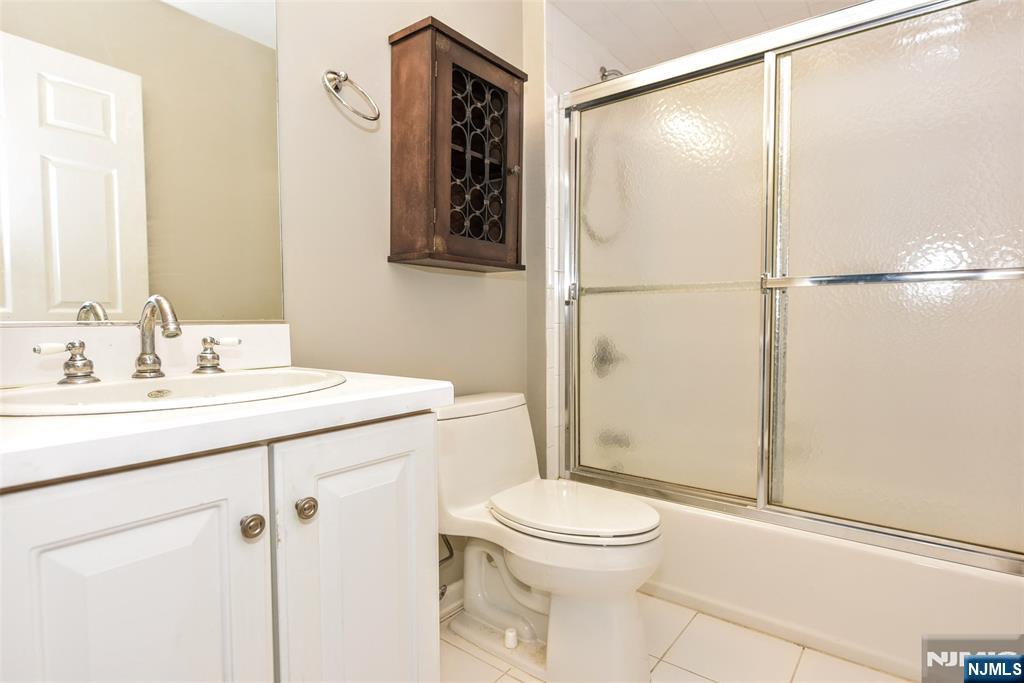 15 Sherbrooke, Saddle River, NJ 07458 Listing Photo  28