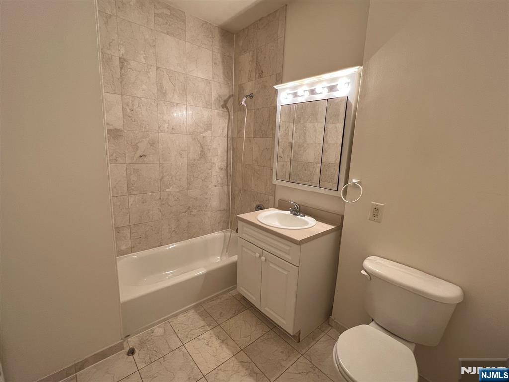 1100 River Rd #302, Edgewater, NJ 07020