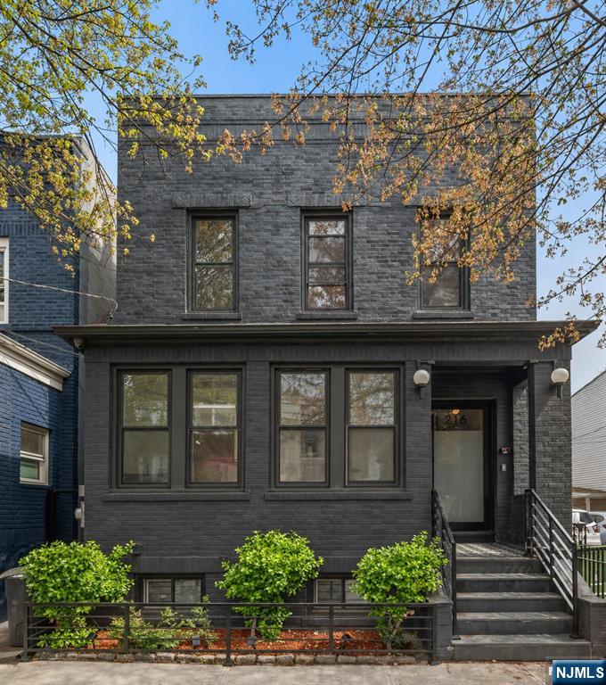 216 6th Street - Photo 1