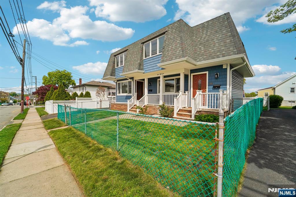 351 Banta Avenue - Photo 3