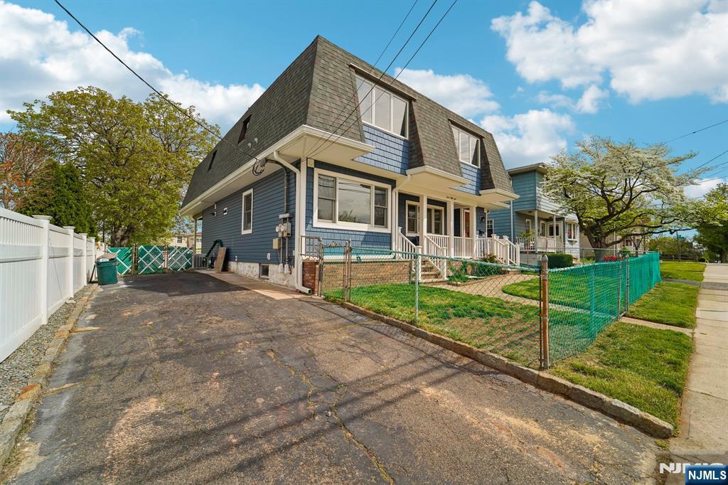 351 Banta Avenue - Photo 4
