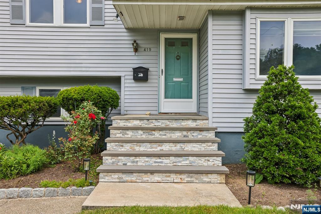 419 Hopper Avenue - Photo 3