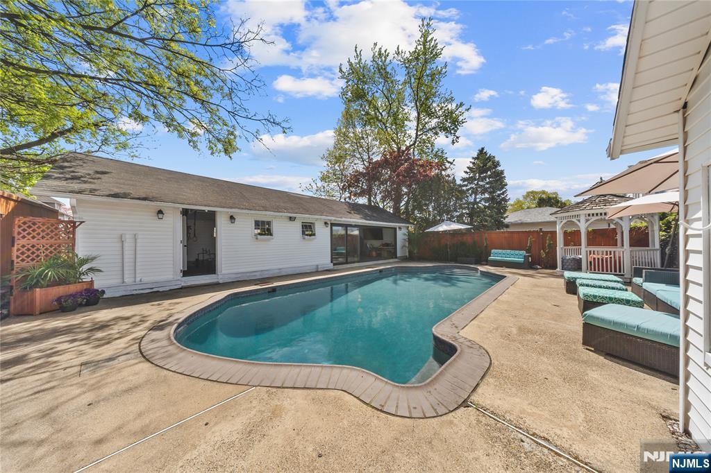 232 Webster Avenue — photo 33