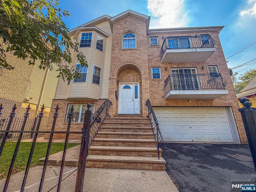 338 S 10th Street - Photo 1