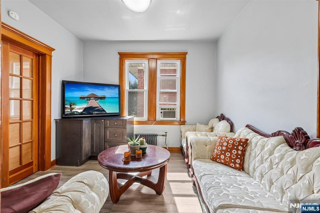 390 Delano Place - Photo 5