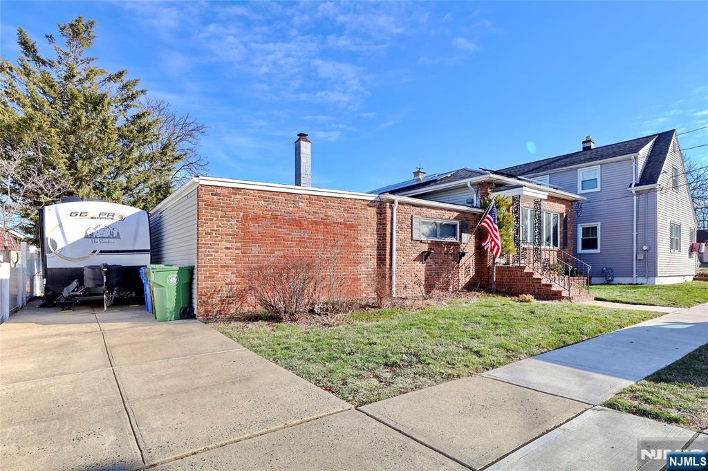 933 McCandless Place - Photo 2