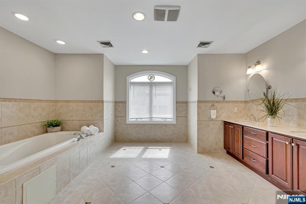 245 Kingsland Avenue — photo 21