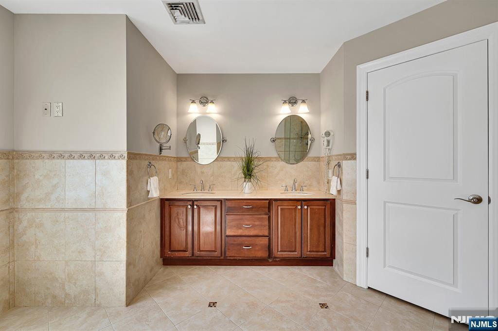 245 Kingsland Avenue — photo 24