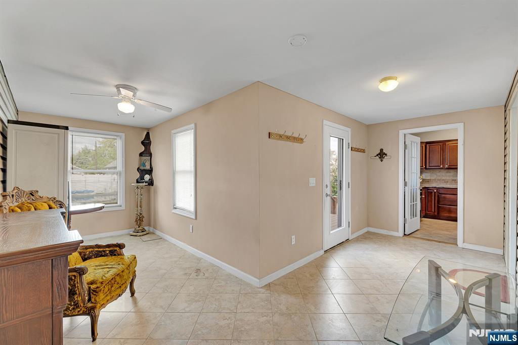 245 Kingsland Avenue — photo 38