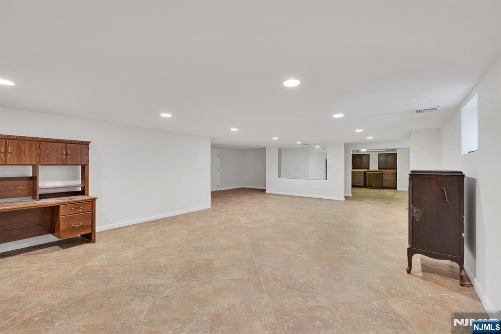 245 Kingsland Avenue — photo 39