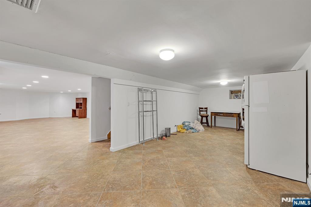 245 Kingsland Avenue — photo 40
