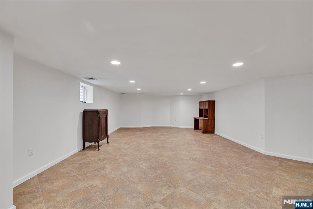 245 Kingsland Avenue — photo 42