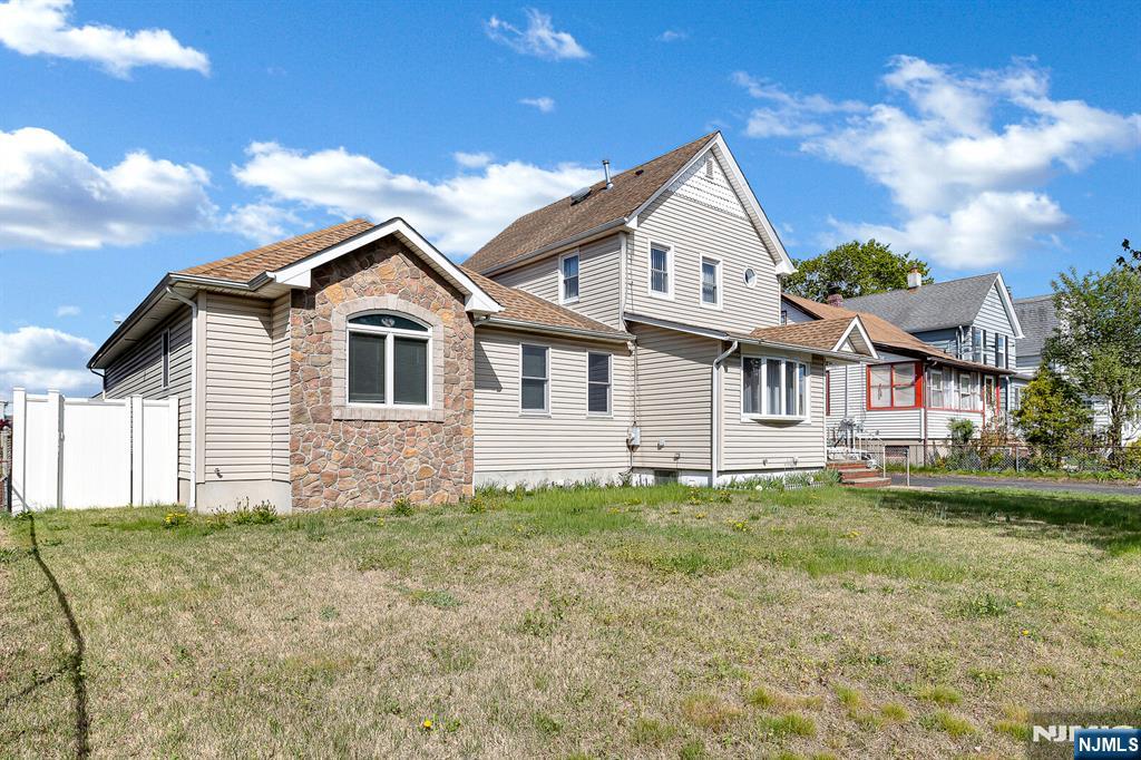 245 Kingsland Avenue — photo 48