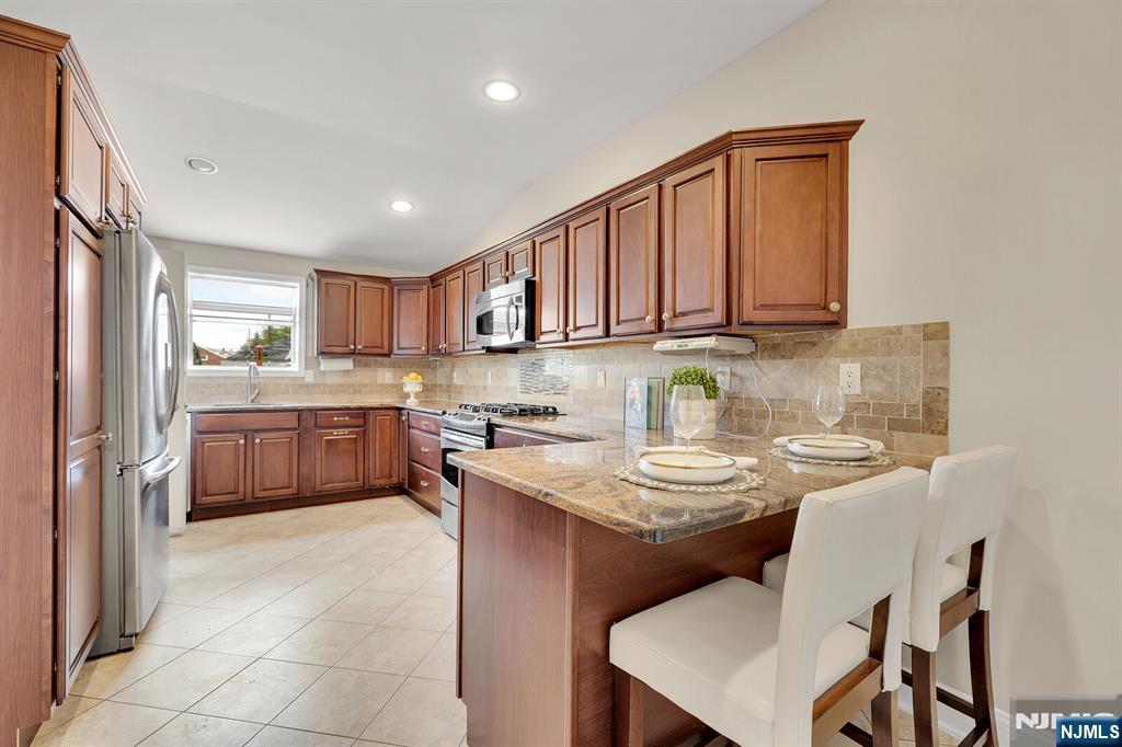 245 Kingsland Avenue — photo 9