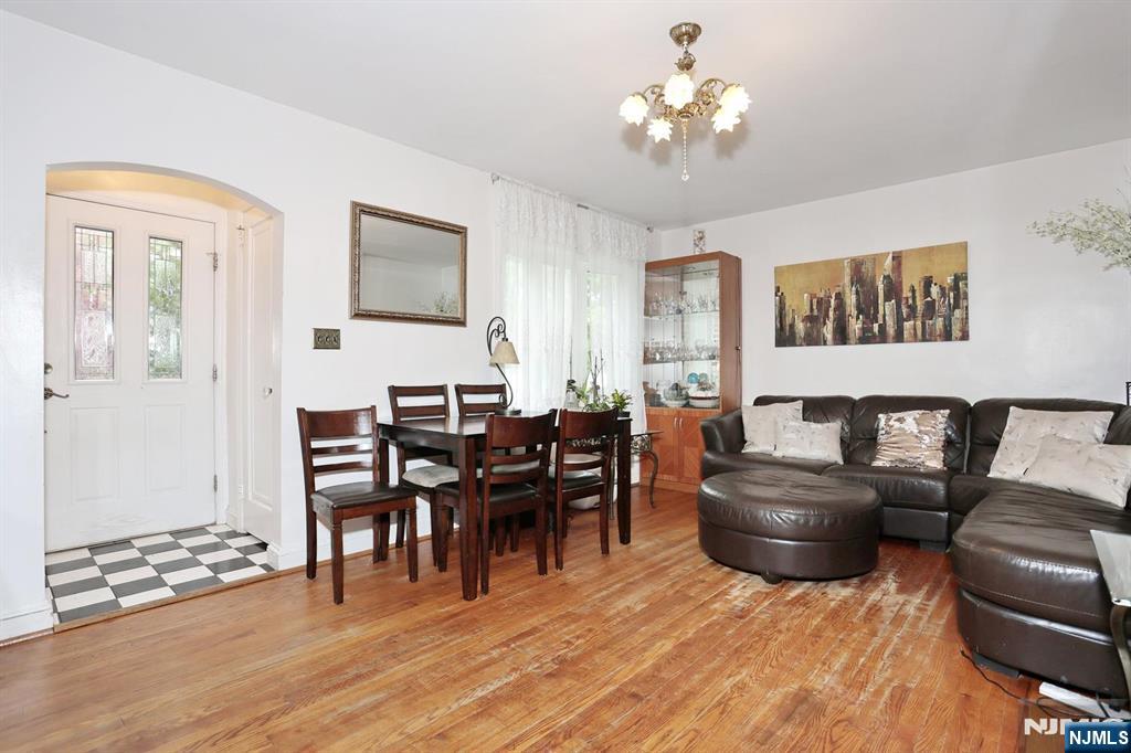 163 Monroe Avenue - Photo 4