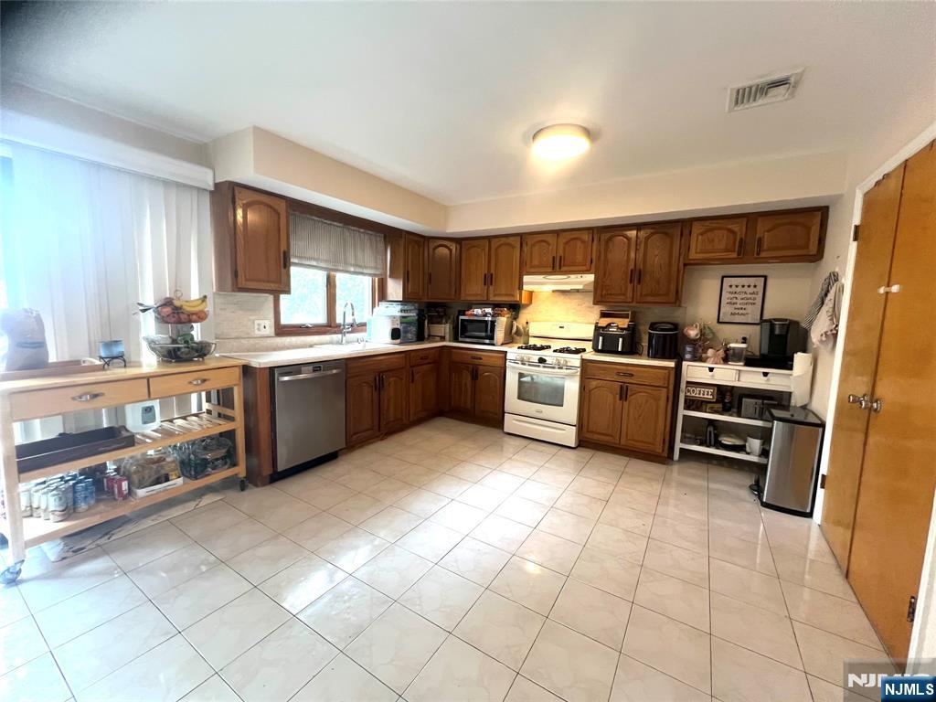 414 Lafayette Ave #C000B, Cliffside Park, NJ 07010