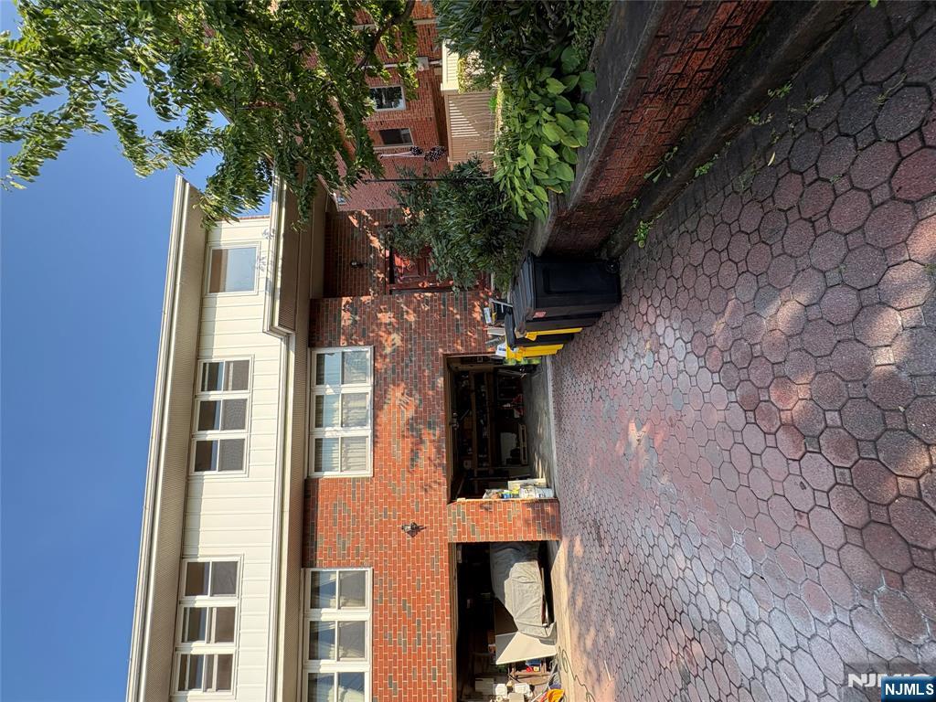 208 Walnut St, Newark City, NJ, 07105-1217