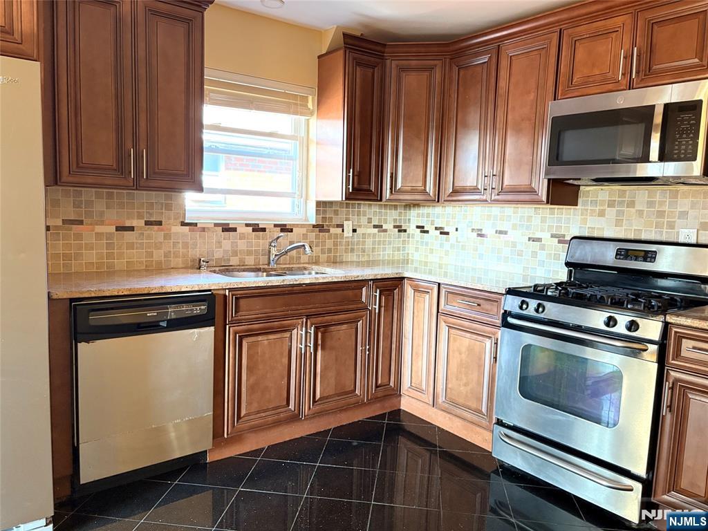 458 Lawn Avenue 2nd Floor - Photo 5