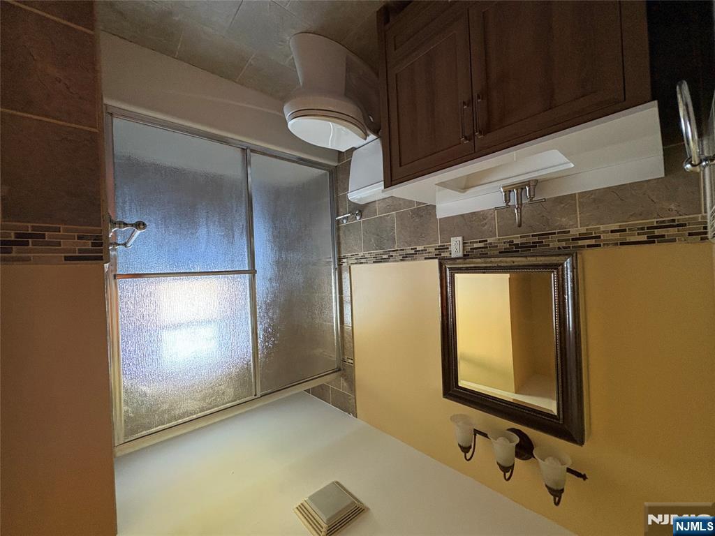 458 Lawn, #2nd Floor, Palisades Park, NJ 07650 Listing Photo  7