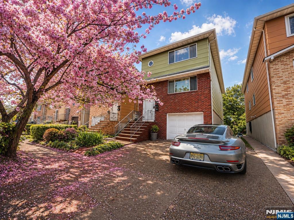 <p>Listings That Reflect Our Standards</p>