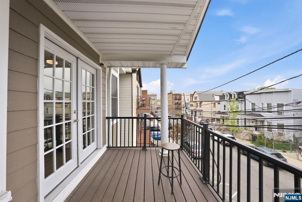 245 Jewett Avenue - Photo 2