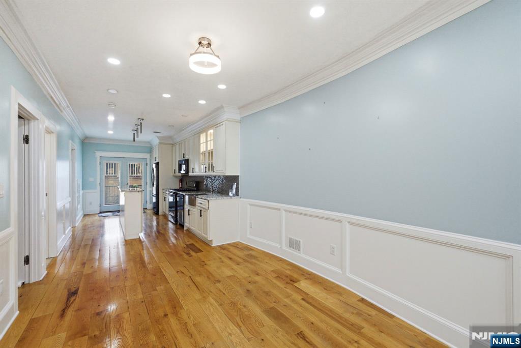 245 Jewett Avenue