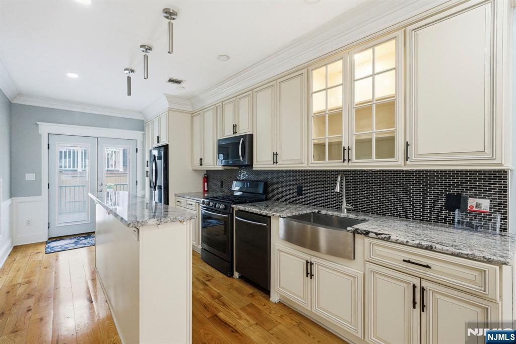 245 Jewett Avenue