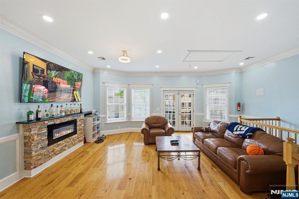 245 Jewett Avenue - Photo 3